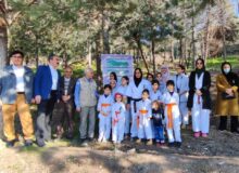 آیین گرامیداشت هفته درختکاری و منابع طبیعی با کاشت نهال توسط کاراته کا های خرم آباد برگزار شد
